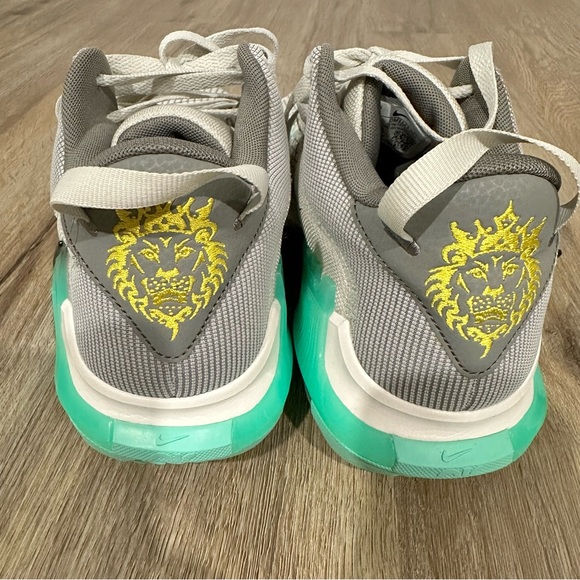 {preloved} Men’s  Gray/ Mint Green Nike Lebron’s Witness - Picture 4 of 9